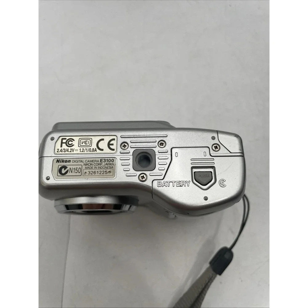 Nikon COOLPIX 3100 3.2MP Digital Camera 3X Optical Zoom +Battery+SD Card+Case